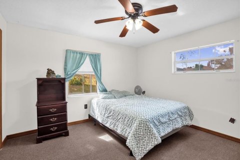 House in Fruitland Park, Florida 3 bedrooms, 183.57 sq.m. № 2237419 - photo 14