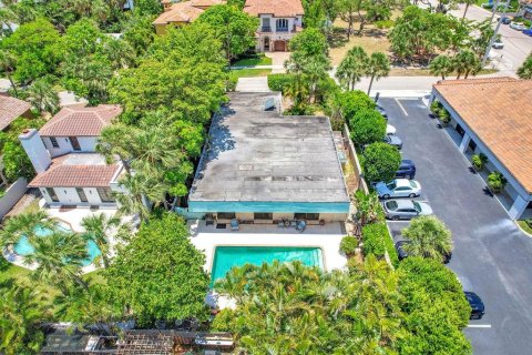 Снять в аренду виллу или дом в Бока-Ратон, Флорида 2 спальни, 159.79м2, № 1225660 - фото 1