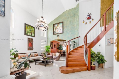 House in Miami, Florida 6 bedrooms, 297.19 sq.m. № 2044077 - photo 7