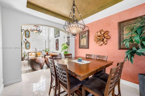 House in Miami, Florida 6 bedrooms, 297.19 sq.m. № 2044077 - photo 15