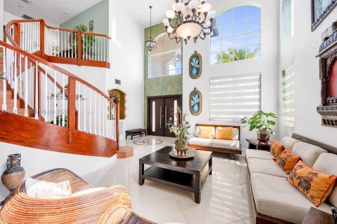 House in Miami, Florida 6 bedrooms, 297.19 sq.m. № 2044077 - photo 9