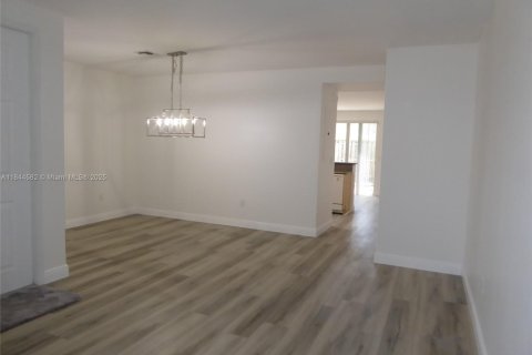 Touwnhouse à vendre à Homestead, Floride: 3 chambres, 147.16 m2 № 1977924 - photo 2