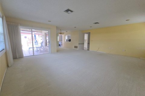 Condo in Bradenton, Florida, 2 bedrooms № 2236386 - photo 11