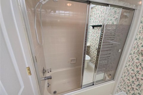 Condo in Bradenton, Florida, 2 bedrooms № 2236386 - photo 17