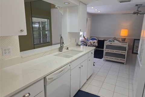 Condo in Bradenton, Florida, 2 bedrooms № 2236386 - photo 8