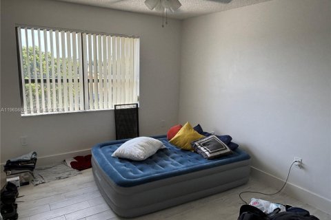Condominio en alquiler en Miami, Florida, 3 dormitorios, 99.41 m2 № 2036425 - foto 8