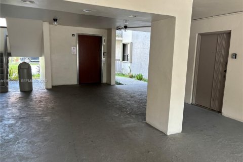 Condominio en alquiler en Miami, Florida, 3 dormitorios, 99.41 m2 № 2036425 - foto 16