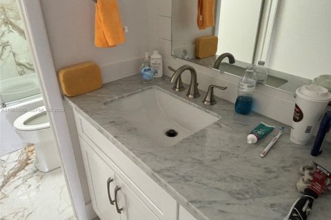 Condominio en alquiler en Miami, Florida, 3 dormitorios, 99.41 m2 № 2036425 - foto 6