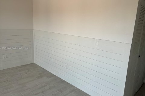 Condominio en alquiler en Miami, Florida, 3 dormitorios, 99.41 m2 № 2036425 - foto 10