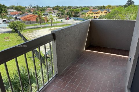 Condominio en alquiler en Miami, Florida, 3 dormitorios, 99.41 m2 № 2036425 - foto 9
