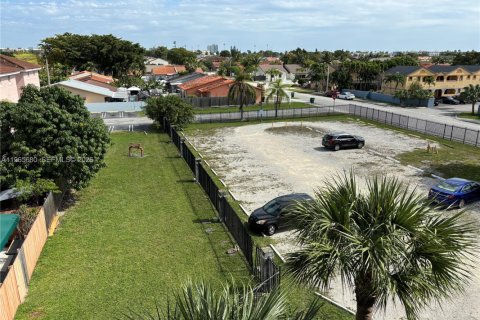 Condominio en alquiler en Miami, Florida, 3 dormitorios, 99.41 m2 № 2036425 - foto 18