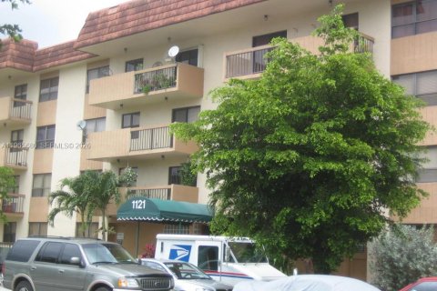 Condominio en Miami, Florida, 3 dormitorios № 2036425