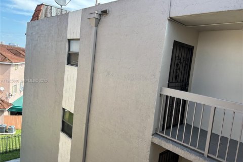 Condominio en alquiler en Miami, Florida, 3 dormitorios, 99.41 m2 № 2036425 - foto 14