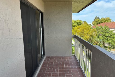 Condominio en alquiler en Miami, Florida, 3 dormitorios, 99.41 m2 № 2036425 - foto 12
