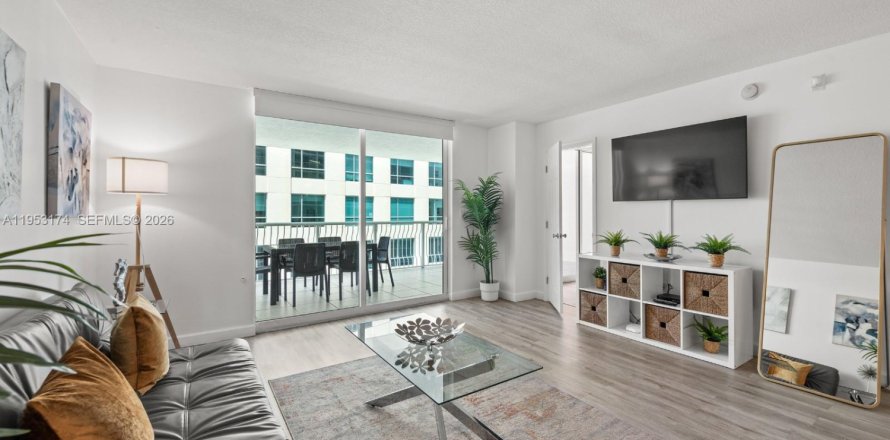 Condominio en Miami, Florida, 2 dormitorios  № 2008067