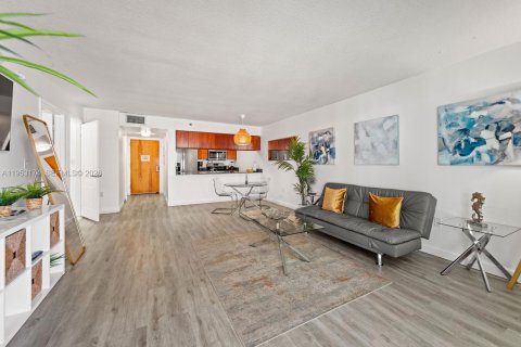 Condominio en venta en Miami, Florida, 2 dormitorios, 75.99 m2 № 2008067 - foto 3