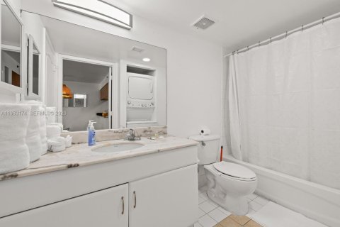 Condominio en venta en Miami, Florida, 2 dormitorios, 75.99 m2 № 2008067 - foto 10