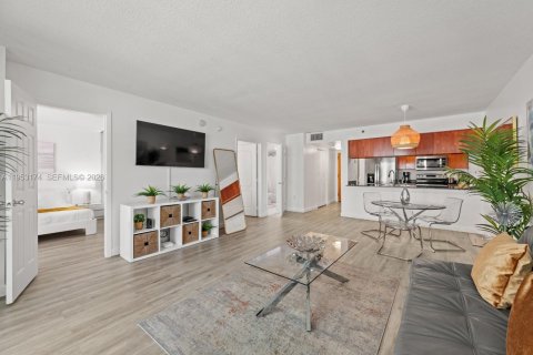 Condominio en venta en Miami, Florida, 2 dormitorios, 75.99 m2 № 2008067 - foto 2