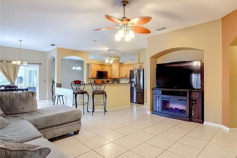 Casa en venta en Deltona, Florida, 4 dormitorios, 209.77 m2 № 2312436 - foto 18