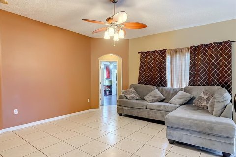 Casa en venta en Deltona, Florida, 4 dormitorios, 209.77 m2 № 2312436 - foto 16