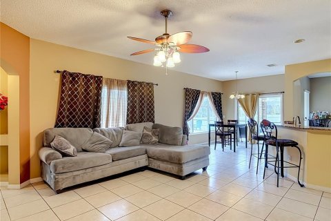 Casa en venta en Deltona, Florida, 4 dormitorios, 209.77 m2 № 2312436 - foto 17