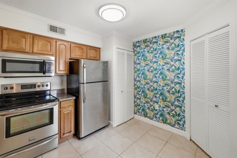 Condo in West Palm Beach, Florida, 2 bedrooms № 2262452 - photo 4
