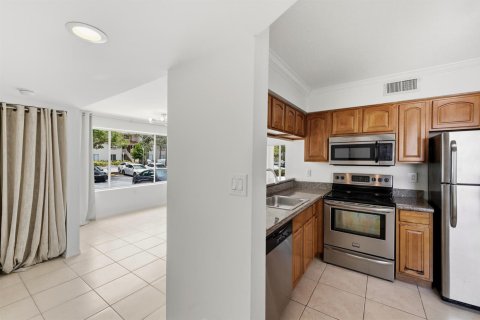 Condo in West Palm Beach, Florida, 2 bedrooms № 2262452 - photo 6