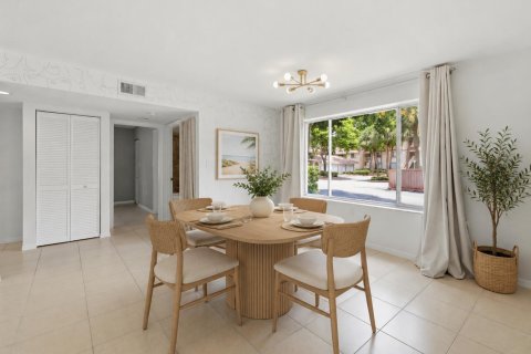 Condo in West Palm Beach, Florida, 2 bedrooms № 2262452 - photo 10