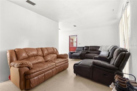 House in Gainesville, Florida 3 bedrooms, 98.1 sq.m. № 2202908 - photo 9