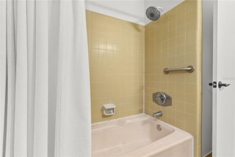 House in Gainesville, Florida 3 bedrooms, 98.1 sq.m. № 2202908 - photo 17