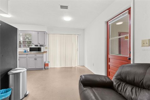 House in Gainesville, Florida 3 bedrooms, 98.1 sq.m. № 2202908 - photo 8