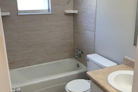 Immobilier commercial à vendre à Bradenton, Floride: 4 chambres, 135.45 m2 № 2431235 - photo 9