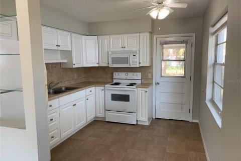 Immobilier commercial à vendre à Bradenton, Floride: 4 chambres, 135.45 m2 № 2431235 - photo 6