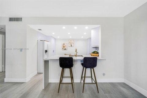 Condominio en alquiler en Fort Lauderdale, Florida, 1 dormitorio, 83.61 m2 № 2057441 - foto 3