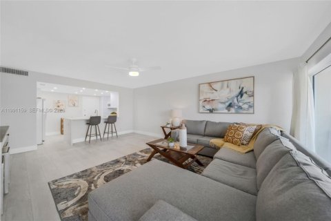 Condominio en alquiler en Fort Lauderdale, Florida, 1 dormitorio, 83.61 m2 № 2057441 - foto 19