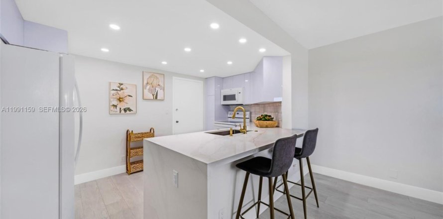Condominio en Fort Lauderdale, Florida, 1 dormitorio  № 2057441