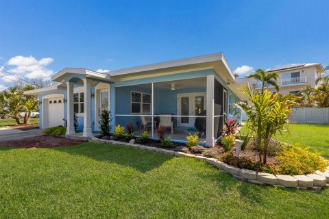 House in Holmes Beach, Florida 3 bedrooms, 149.76 sq.m. № 1740368 - photo 4