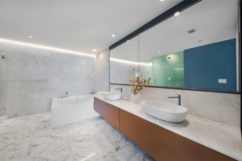 Copropriété à louer à Bal Harbour, Floride: 2 chambres, 234.67 m2 № 1768227 - photo 16