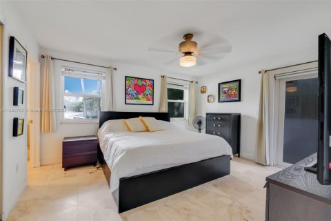House in Coral Gables, Florida 3 bedrooms, 197.23 sq.m. № 1895866 - photo 12