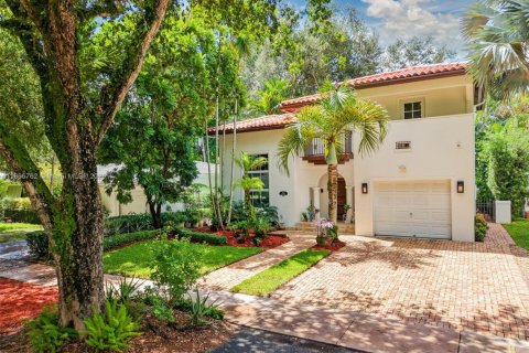 House in Coral Gables, Florida 3 bedrooms, 197.23 sq.m. № 1895866 - photo 25