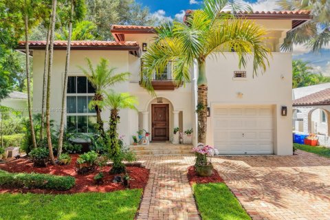 House in Coral Gables, Florida 3 bedrooms, 197.23 sq.m. № 1895866 - photo 1