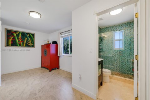 House in Coral Gables, Florida 3 bedrooms, 197.23 sq.m. № 1895866 - photo 19