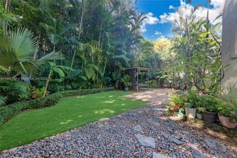 House in Coral Gables, Florida 3 bedrooms, 197.23 sq.m. № 1895866 - photo 22