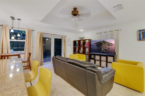 House in Coral Gables, Florida 3 bedrooms, 197.23 sq.m. № 1895866 - photo 6