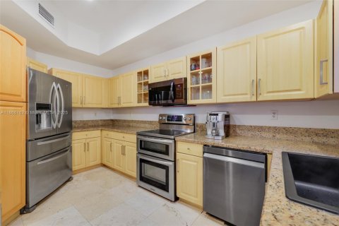House in Coral Gables, Florida 3 bedrooms, 197.23 sq.m. № 1895866 - photo 10