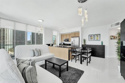 Copropriété à louer à Miami, Floride: 2 chambres, 102.1 m2 № 2073785 - photo 2