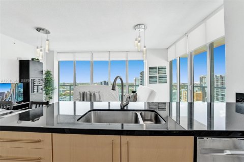 Copropriété à louer à Miami, Floride: 2 chambres, 102.1 m2 № 2073785 - photo 9