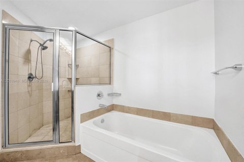 Copropriété à louer à Miami, Floride: 2 chambres, 102.1 m2 № 2073785 - photo 27