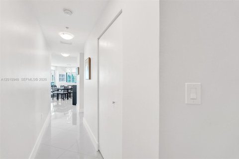 Copropriété à louer à Miami, Floride: 2 chambres, 102.1 m2 № 2073785 - photo 30