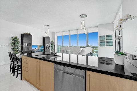 Copropriété à louer à Miami, Floride: 2 chambres, 102.1 m2 № 2073785 - photo 10